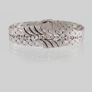 ARMBAND, 18K vitguld med briljant och åttkantslipade diamanter ca 1.30 ct. Vikt 54,5 gram.