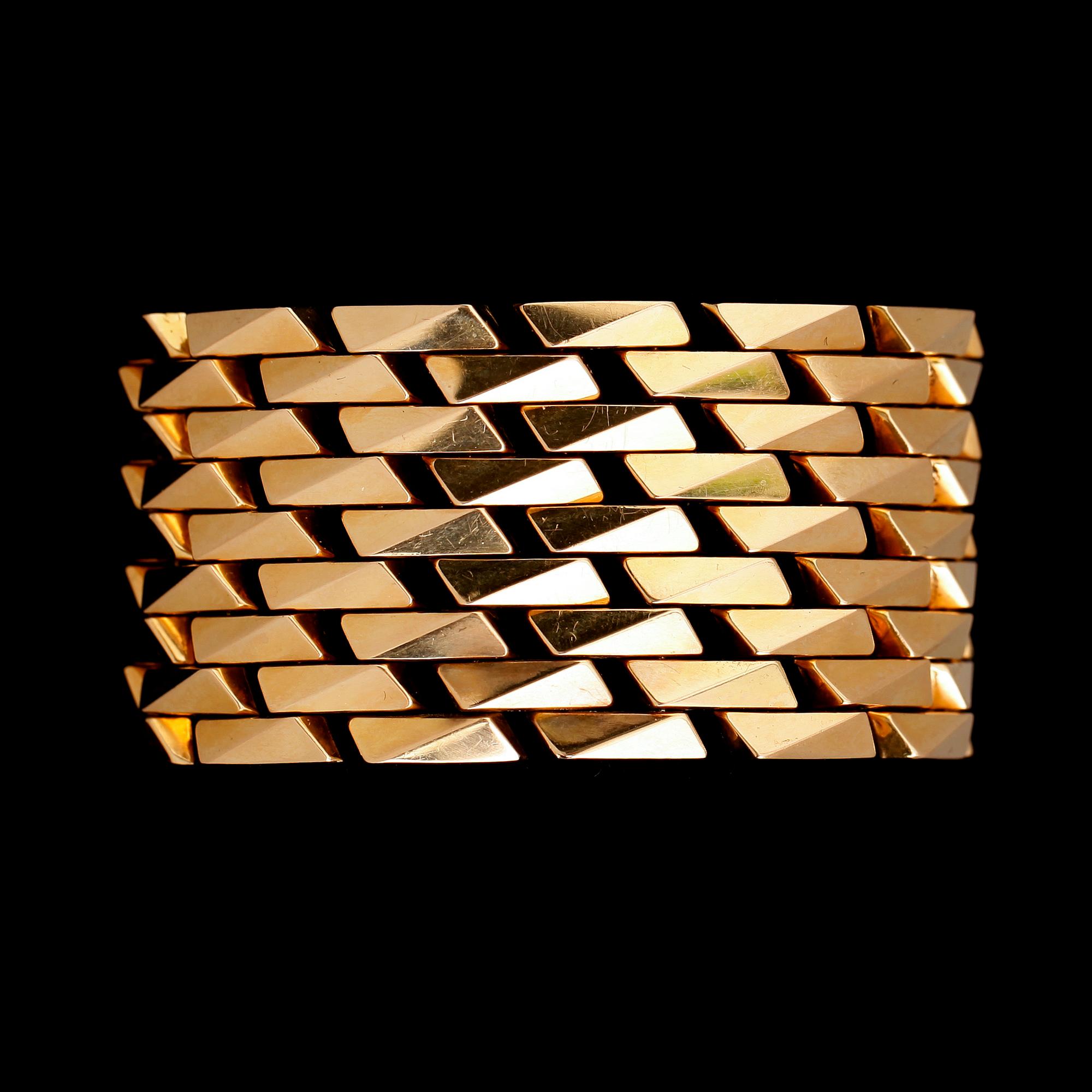 ARMBAND, 18 k guld, fantasilänk, vikt ca 89 g.