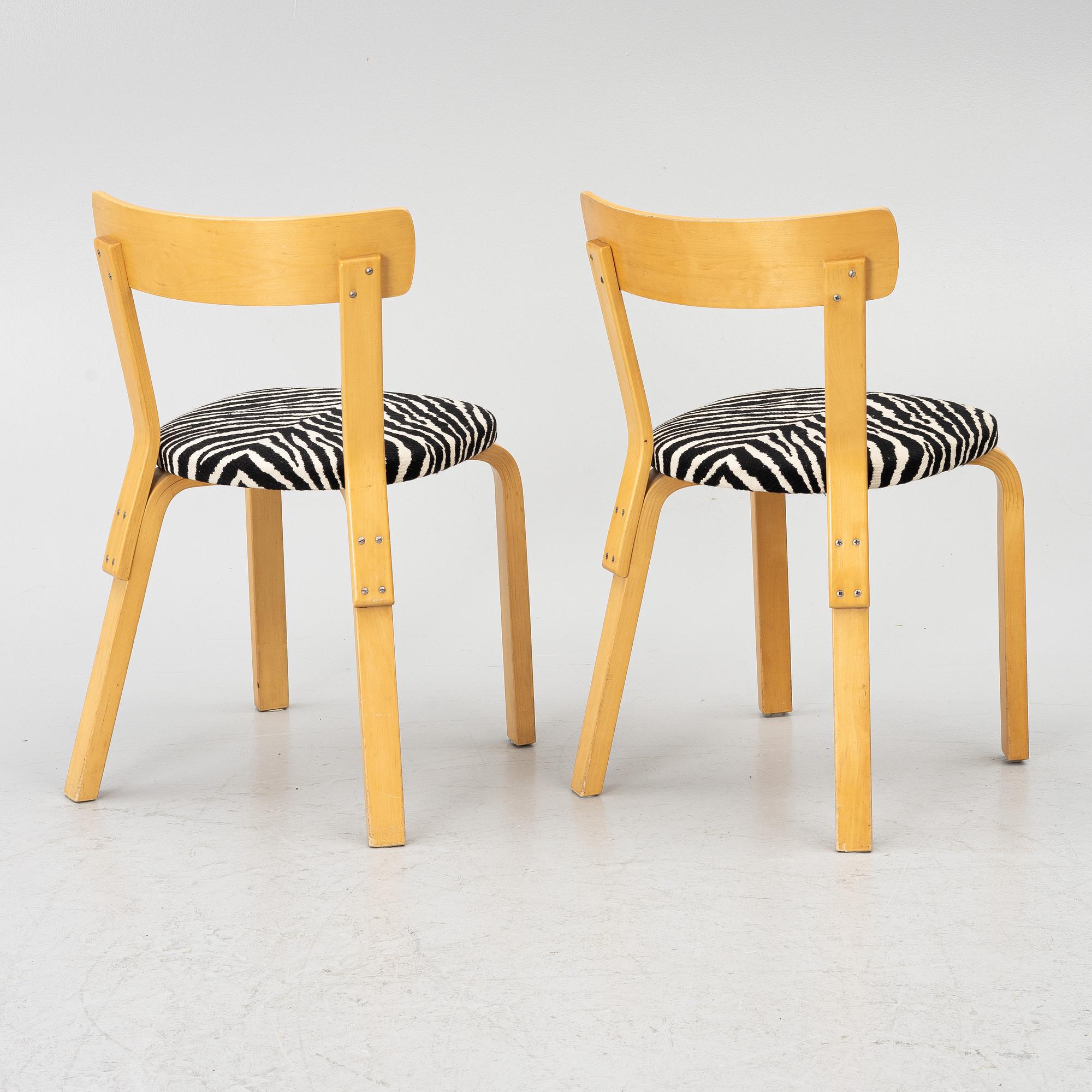Alvar Aalto, stolar, ett par, modell 69, Artek, Finland, 1900-talets andra hälft.