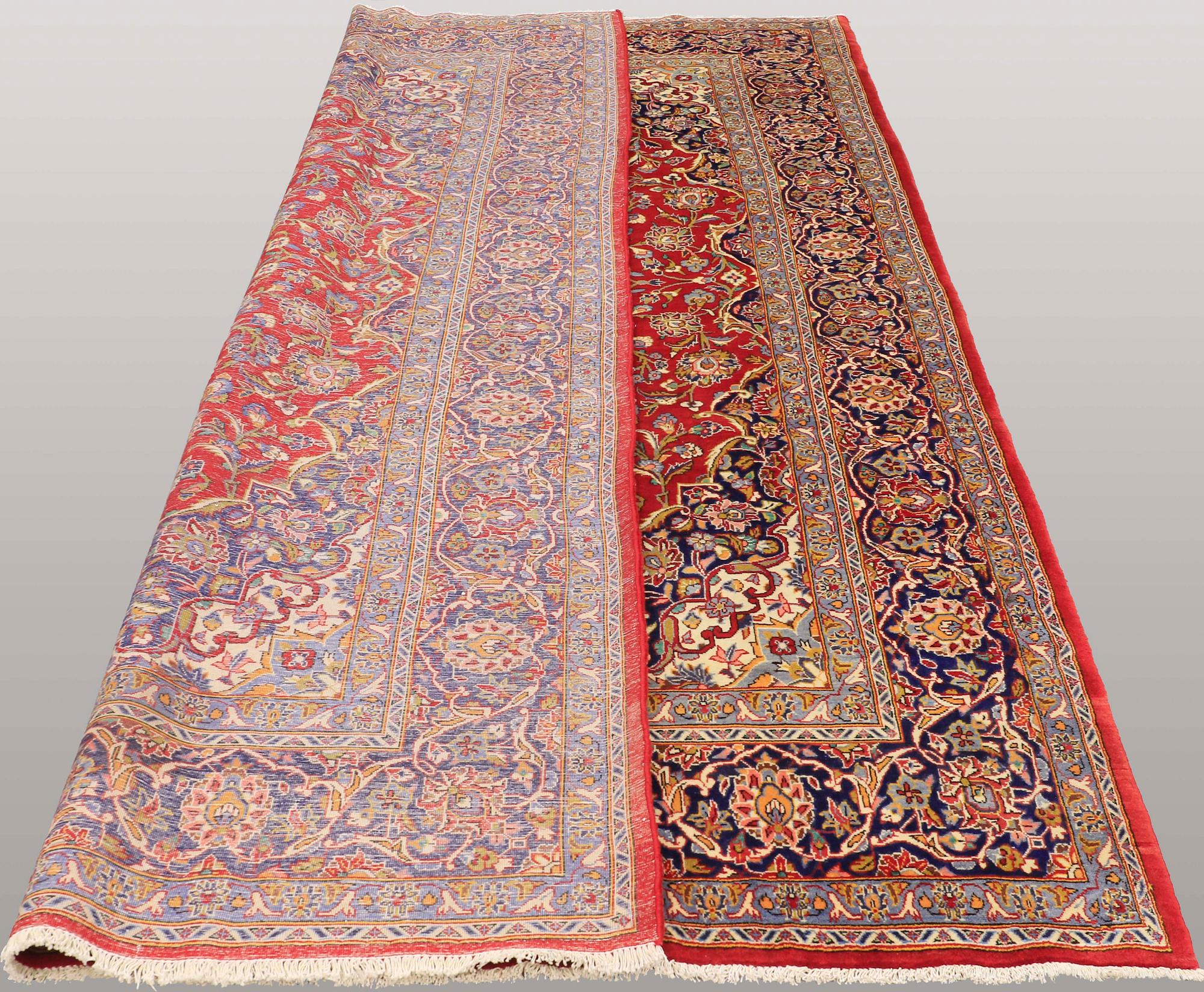 A CARPET, Kashan, ca 387 x 223 cm.