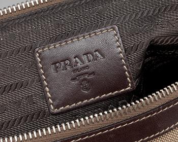 NECESSÄR, Prada.