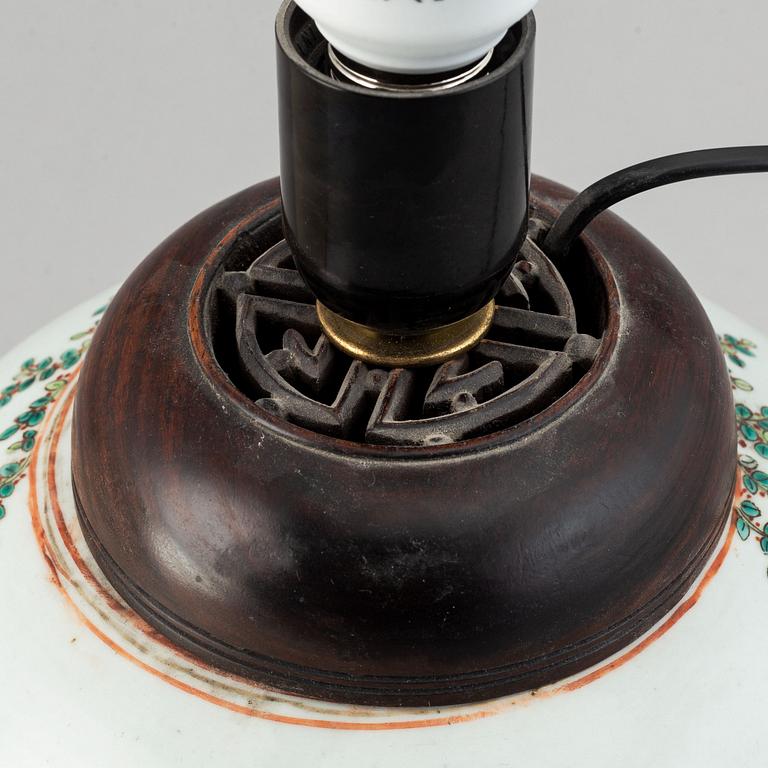 A famille rose jar, turned into a table lamp, Qing dynasty, late 19th/ early 20th century.