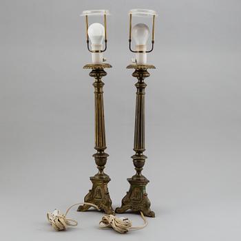BORDSLAMPOR, ett par, mässing, 1800-/1900-tal.