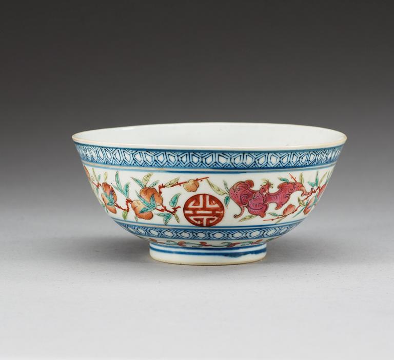 An enamelled bowl, late Qing dynasty, with Guangxu six character mark.