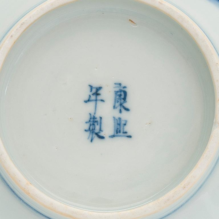 A large blue and white porcelain dish and a bowl. China, late Qing dynasty.