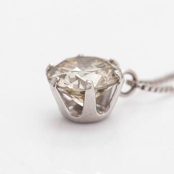 A platinum pendant with a brilliant-cut diamond approximately 1.014 ct according to engraving and a platinum chain.