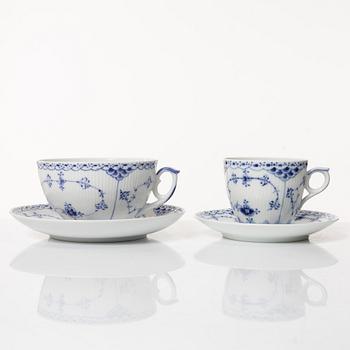 Royal Copenhagen, mat-, kaffe- och teservis, 88 delar, "Musselmalet", Danmark, 1800-1900-tal.