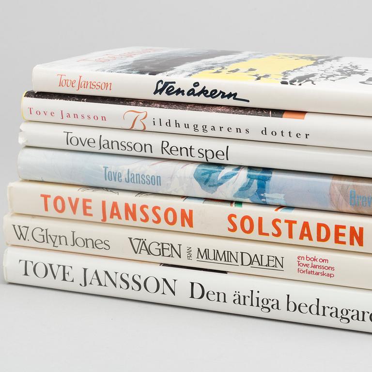 7+1  ST BÖCKER SIGNERADE TOVE JANSSON SAMT EN AV TUULIKKI PIETILÄ.