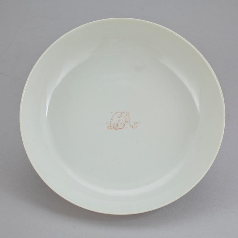 SKÅLAR OCH FAT, 11 delar, kompaniporslin, Kina, 1700-tal.