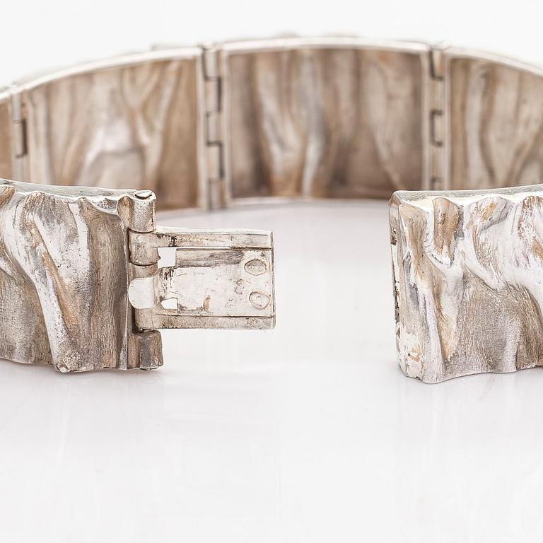 Matti Hyvärinen, armband, sterlingsilver, Sirokoru Oy 1973.