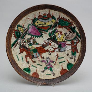 A famille rose dish, Qing dynasty, circa 1900.