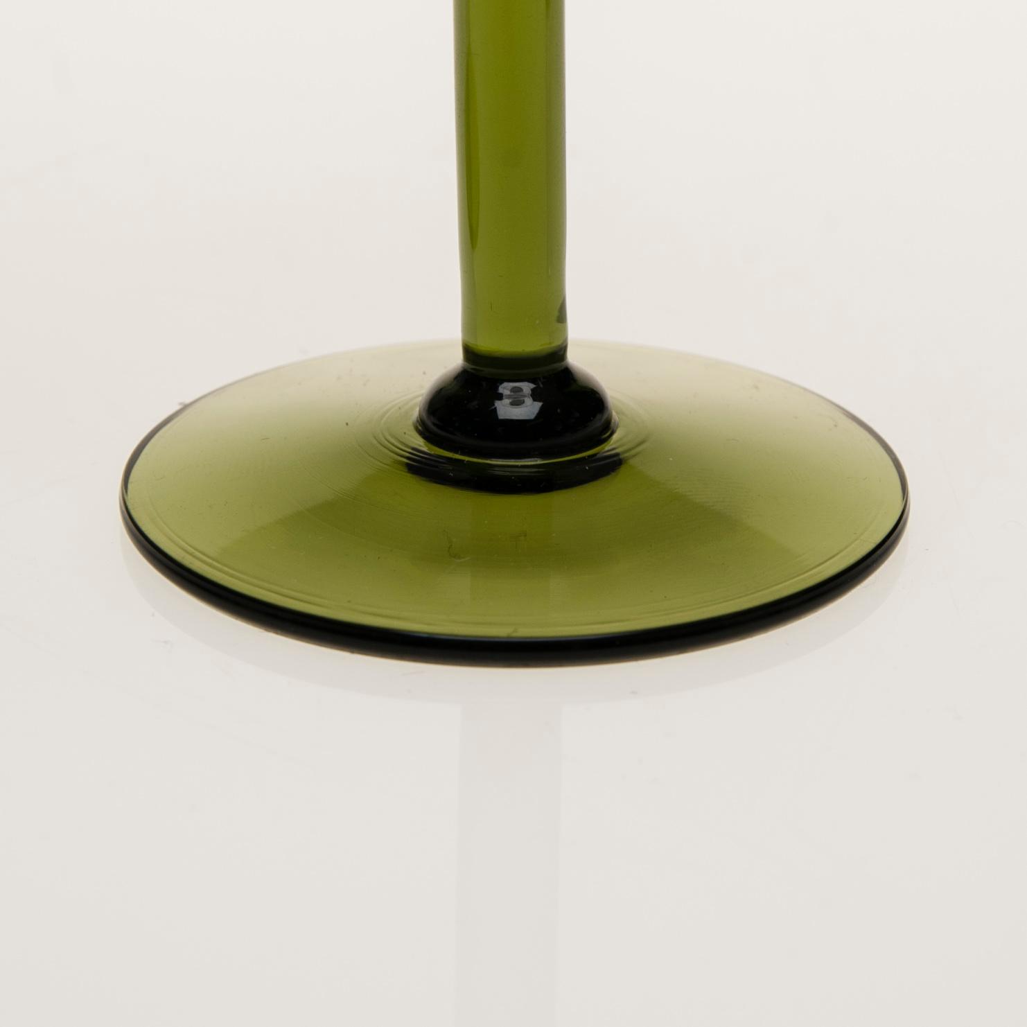 VINGLAS, 8+4 st, "Traviata" design Saara Hopea, Notsjö. 1900-talets senare hälft. Formgiven 1957.