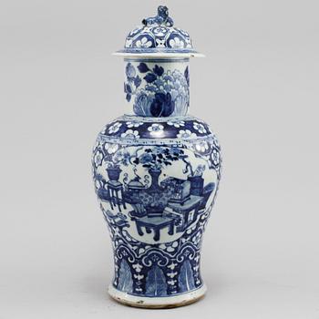 LOCKURNA, porslin, Kina, 1800-tal.
