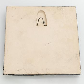 Lisa Larson, reliefi "Plommon", sarjasta "Pomona", Lisa Larson, Gustavsberg, 1974-1979.