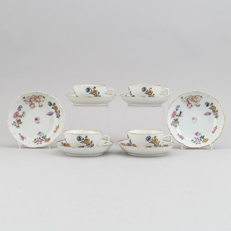 Four cups with six (4+2)dishes, Qing dynasty, 18th century.