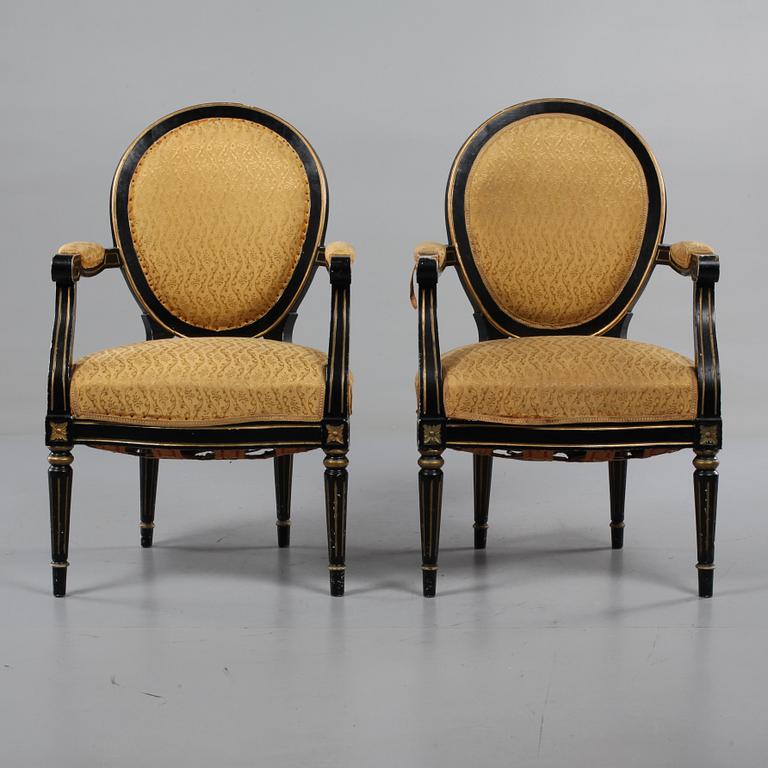 KARMSTOLAR, ett par, gustaviansk stil, omkring 1900.