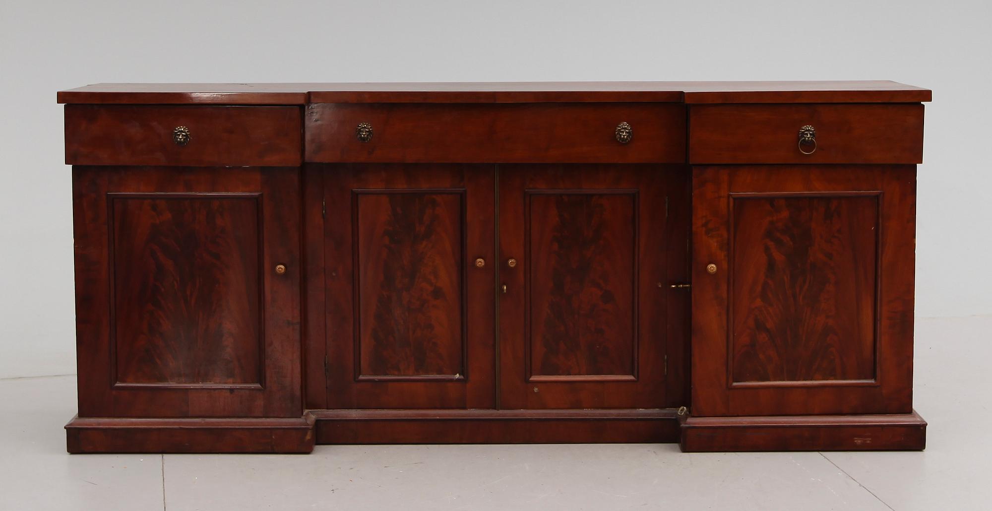 SIDEBOARD, England, 1900-talets första hälft.