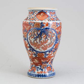 A Japanese imari porcelain vase, Meiji (1868-1912).