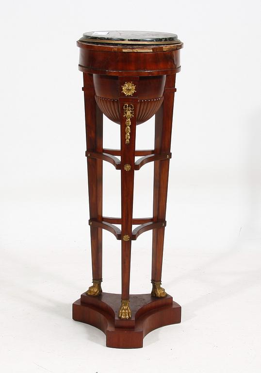 PIEDESTAL, empirestil, 1900-talets början.