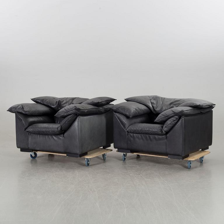A PAIR OF "MONZA" LEATHER ARMCHAIRS BY EILERSEN.
