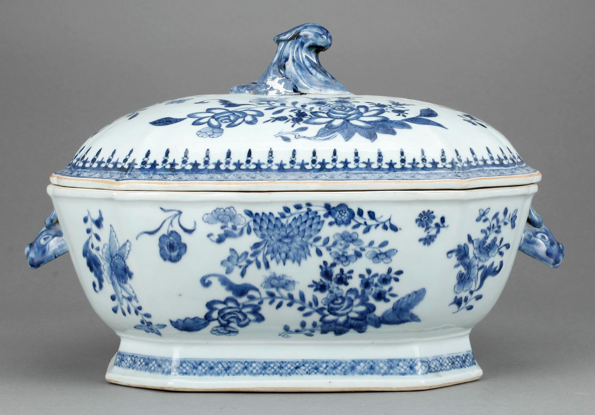 TERRIN, porslin, Kina, Qianlong 1736-95.