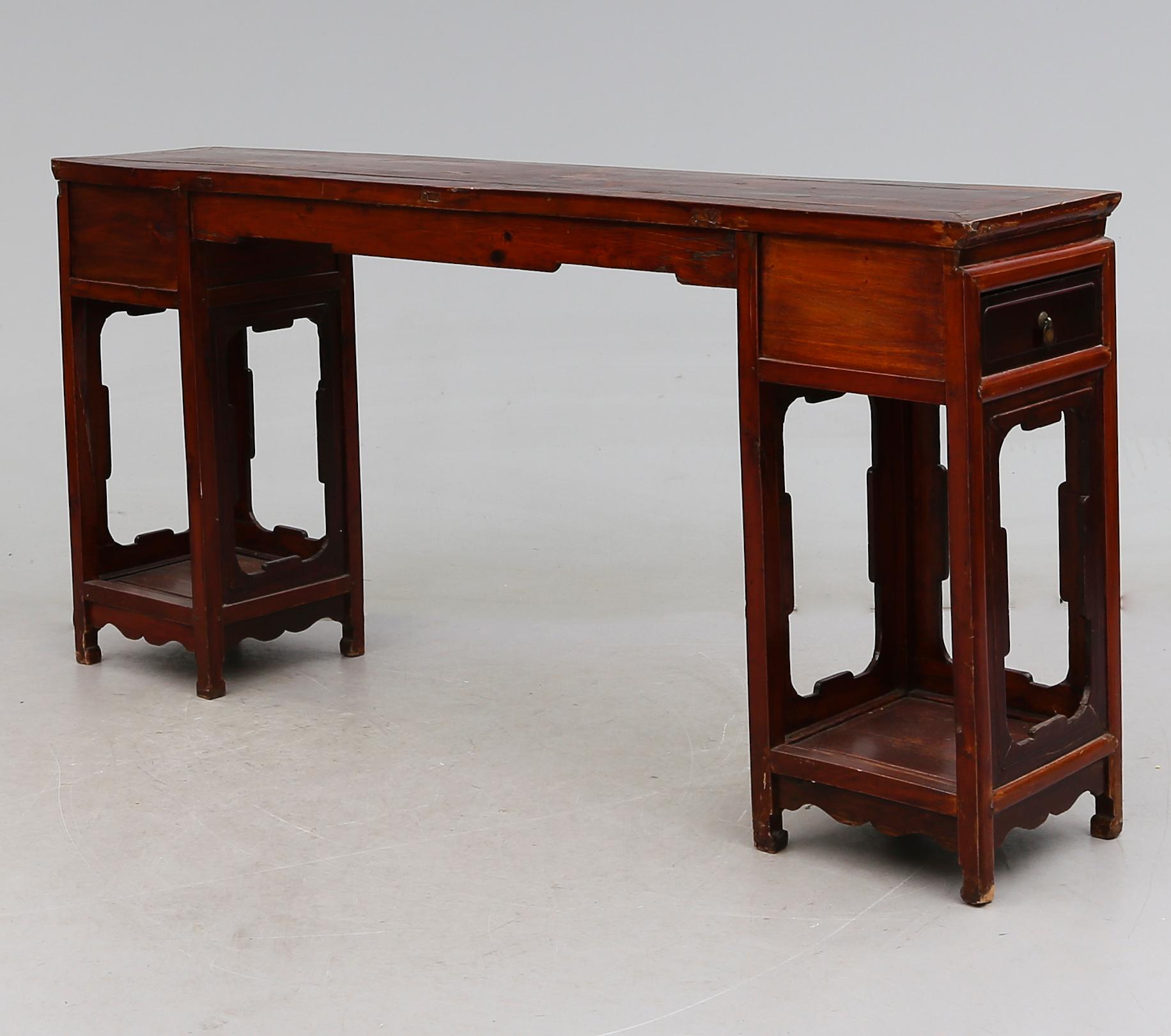 SIDEBOARD, Kina, 1900-talets först hälft.