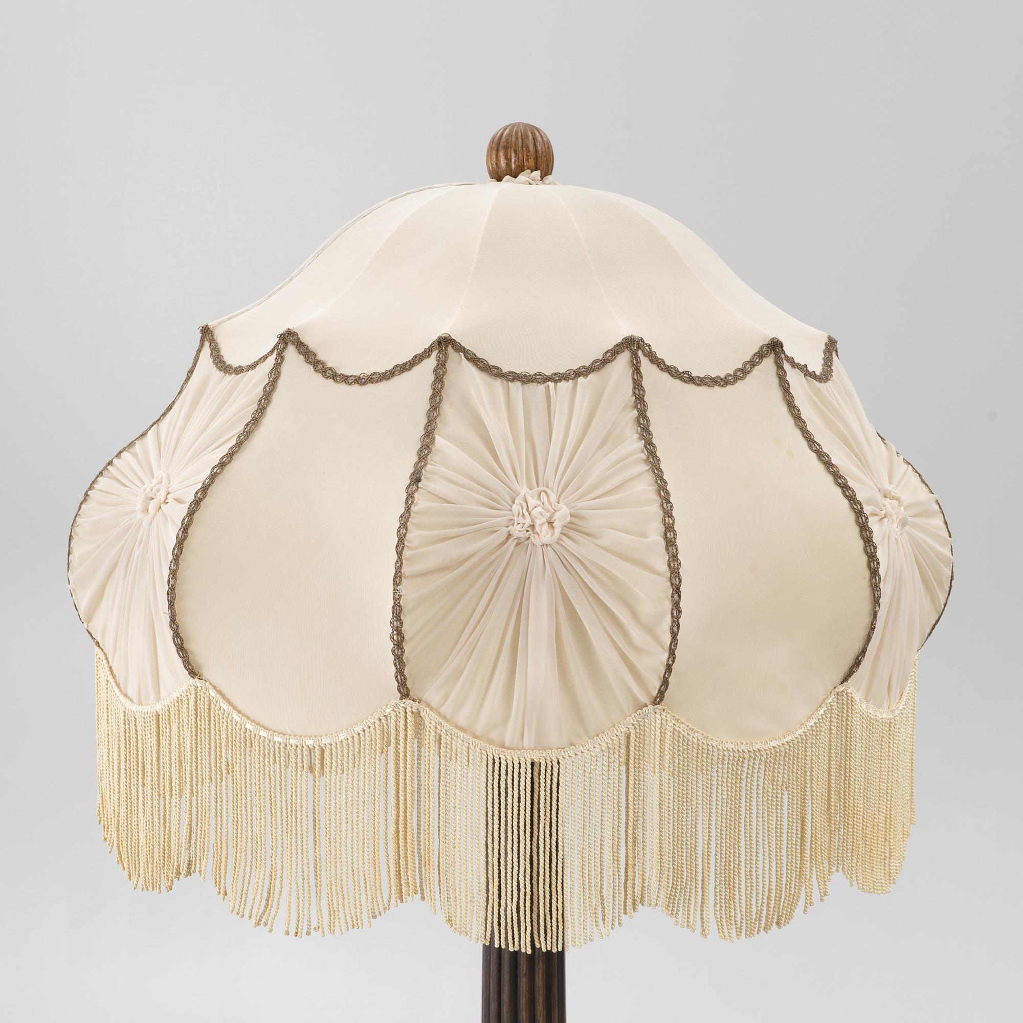 Golvlampa, 1900-talets början.