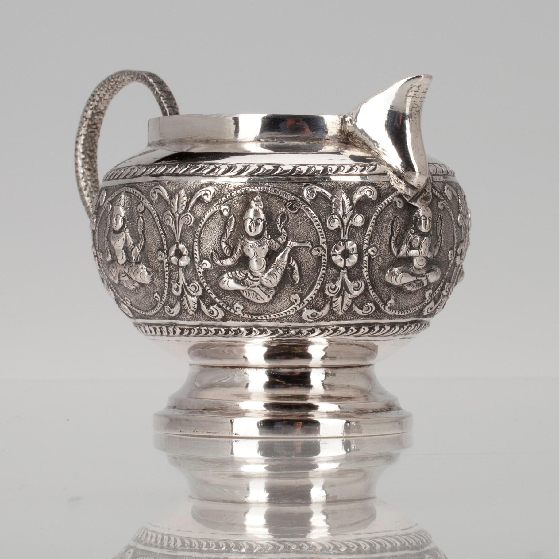 SOCKERSKÅL + GRÄDDSNÄCKA, silver. Sannolikt Indien 1900-talets första hälft. Vikt 230 g.