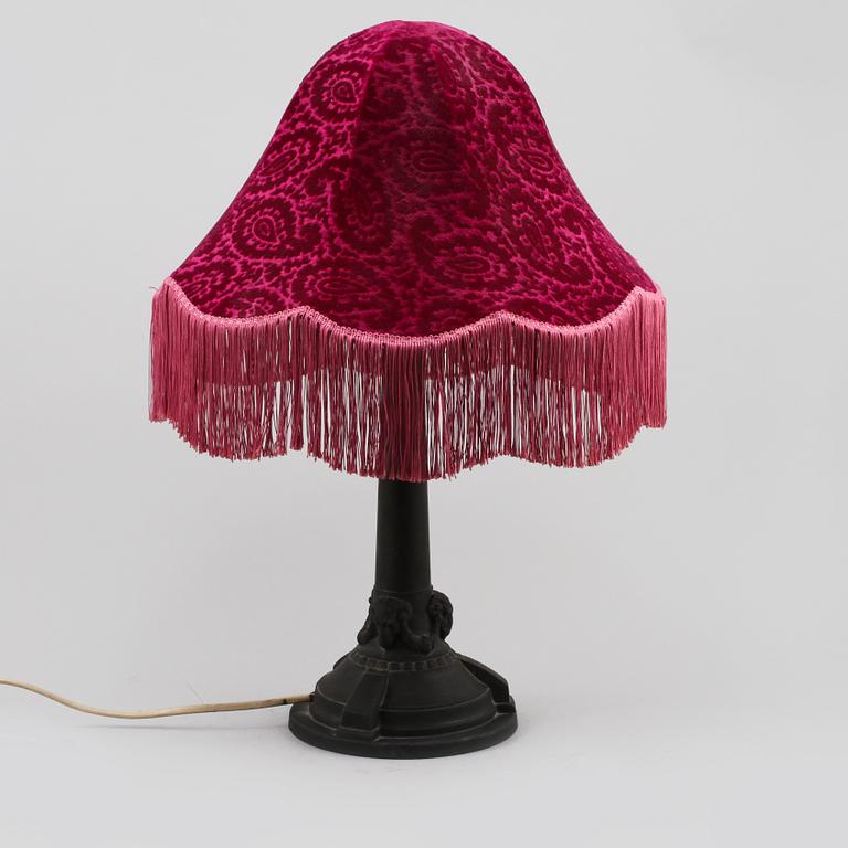 BORDSLAMPA, 1900-talets första hälft.