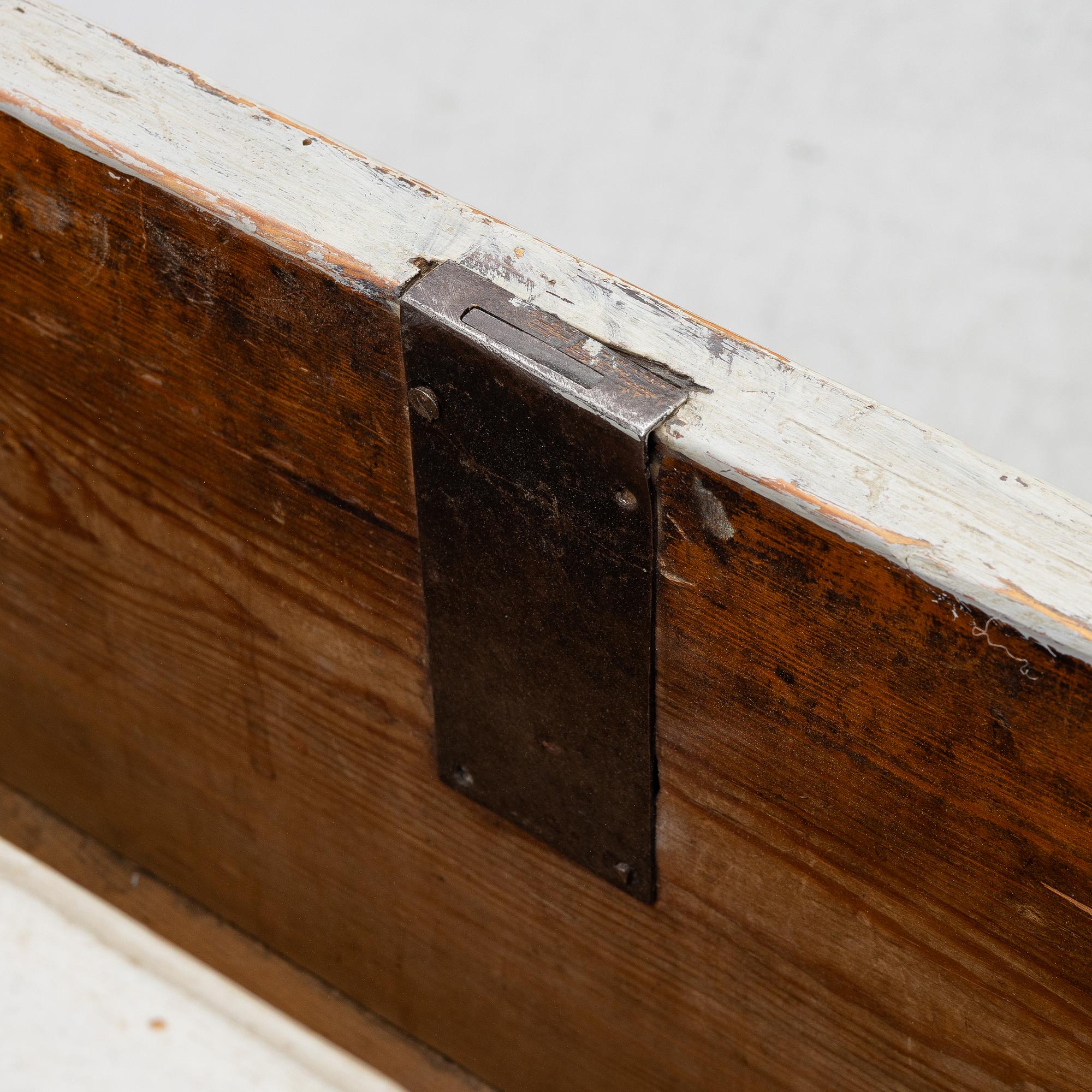 Chest of drawers, 19th century.
