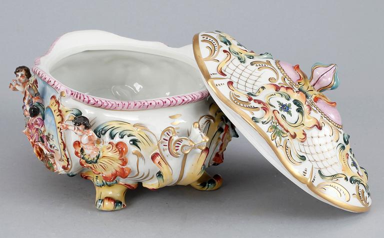 TERRIN, porslin, Volkstedt, Tyskland, 1900-talets första hälft.