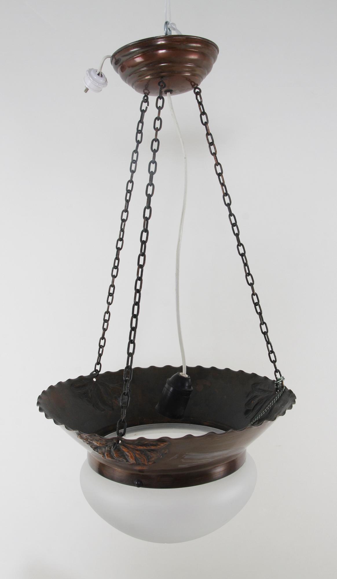 Taklampor, jugend, 2 st, 1910-tal. Diam 28-34.