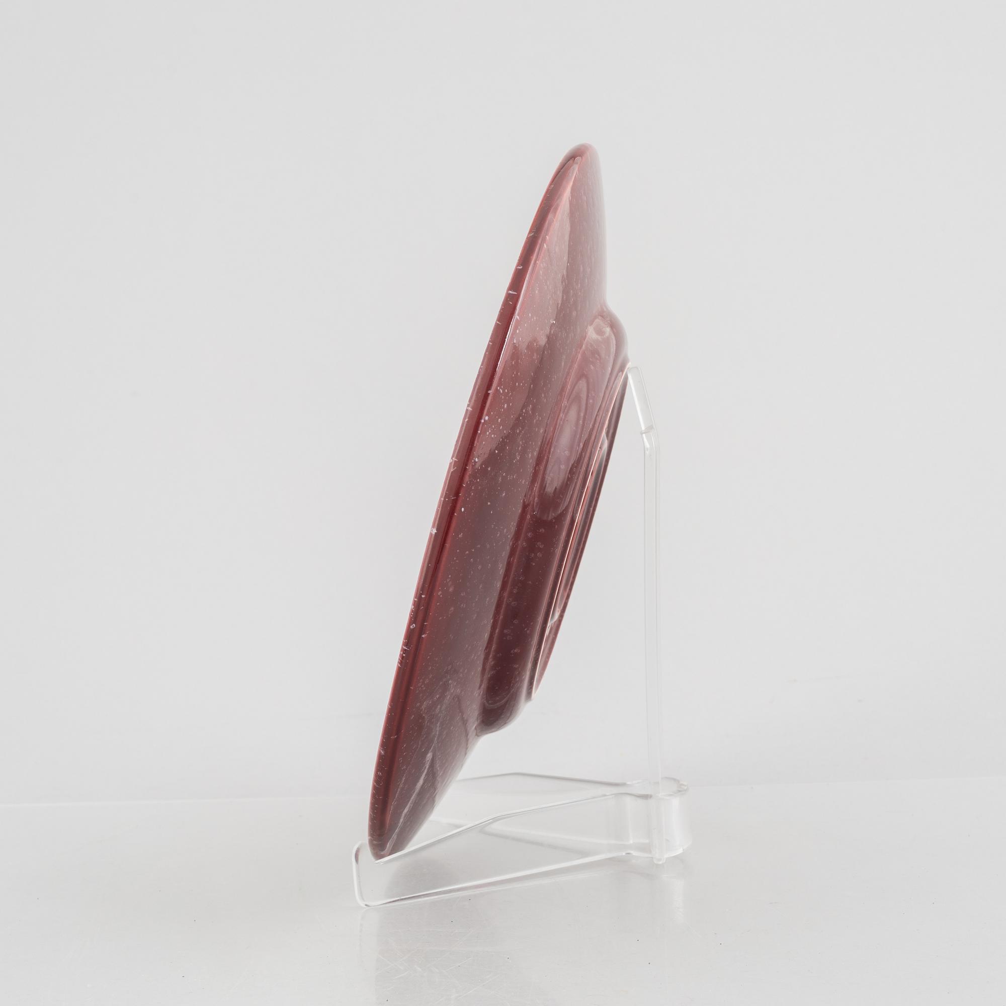 Wilhelm Kåge, a model 909 red "Argenta" dish, Gustavsberg, Sweden, 1943.