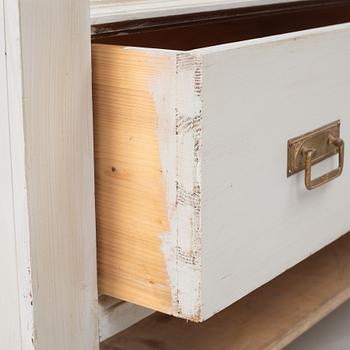 A cabinet, from around the year 1900.