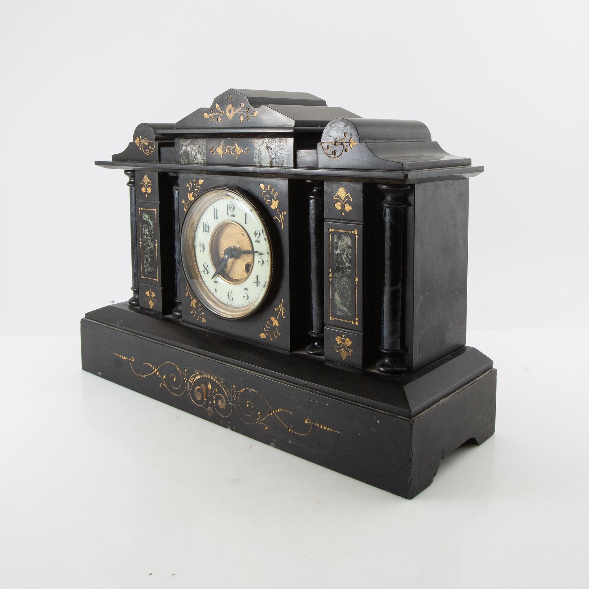 Table garniture 3 dlr early 20th century.