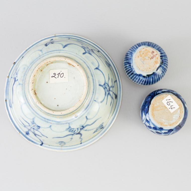 A blue and white Chinese porcelain bowl and two miniature jars for the South East Asian market, probably Ming dynasty.