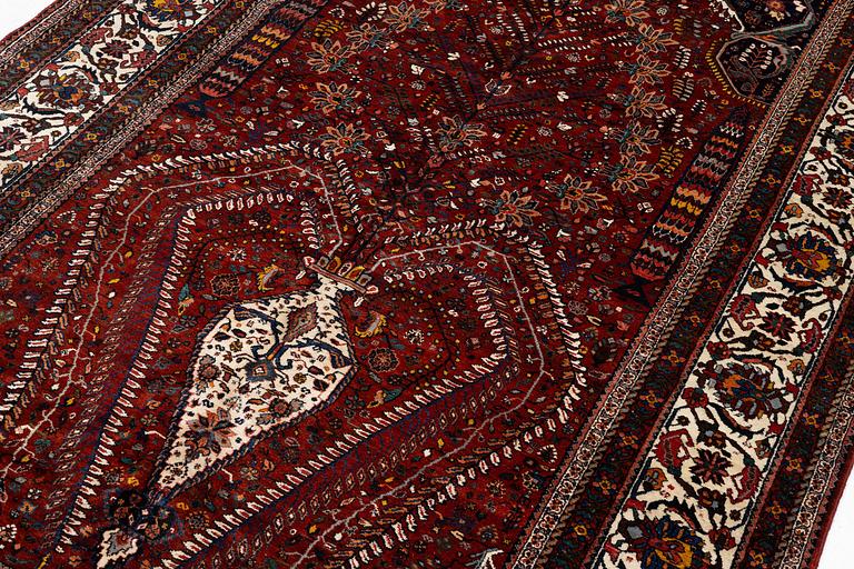 Matta, semiantik Abadeh, Västra Persien, ca 308 x 207 cm.