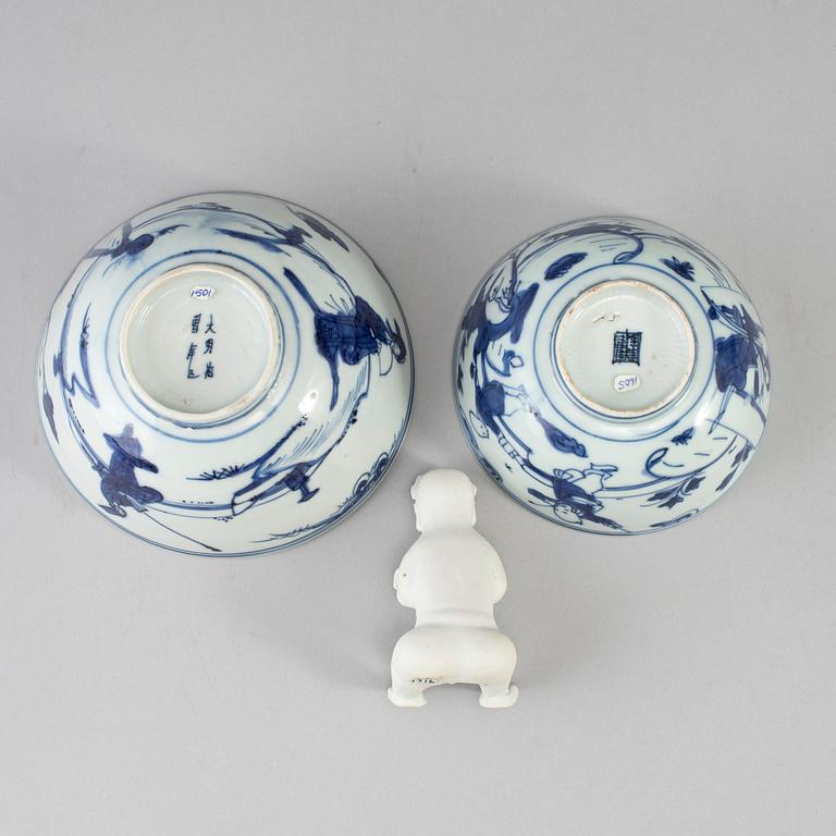 A set of two blue and white bowls and a figurine, Ming dynasty and Qing dynasty, 17th Century.