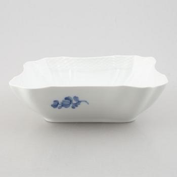 Servisdelar, 40 st, porslin, "Blå blomst", Royal Copenhagen, Danmark.