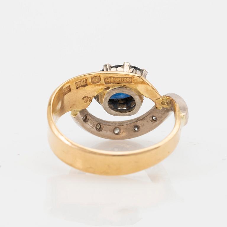 Elon Arenhill, Ring, 18k guld med safir och briljantslipade diamanter.