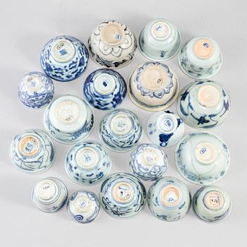 A group of 20 Southeast asian blue and white cups, 19th/20th century.