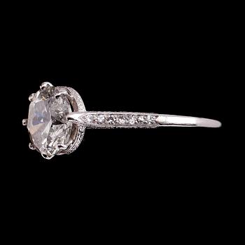 RING, platina, solitär briljantslipad diamant ca 2.52 ct.