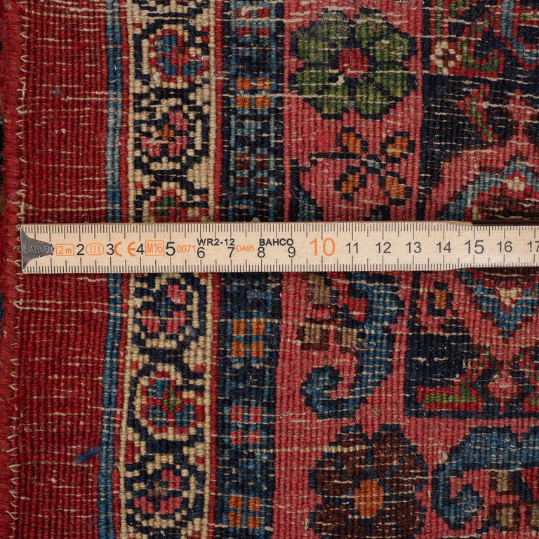 A carpet, Bidjar, circa 350 x 265 cm.