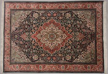 MATTA, silke, Kashmir. Ca 220x156 cm.