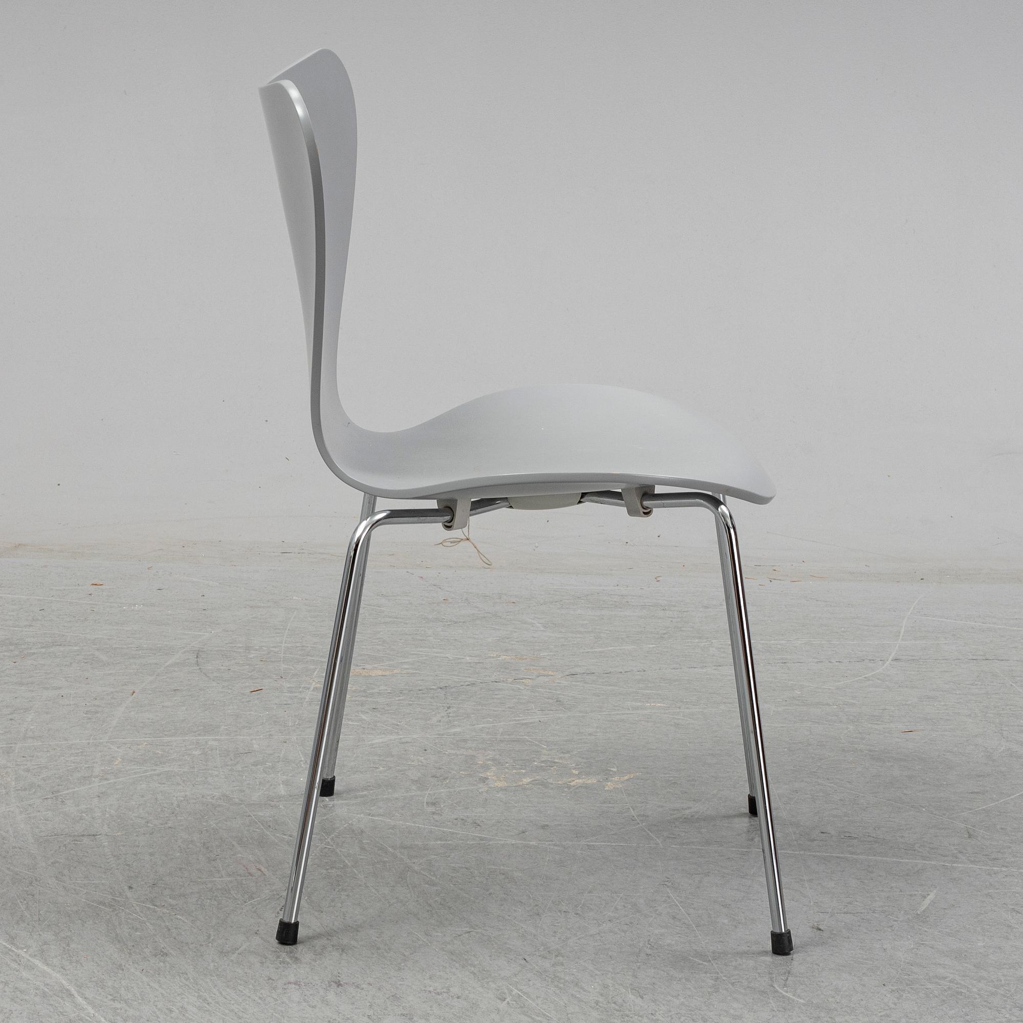 Arne Jacobsen, a 'Series 7' chair, Fritz Hansen, Denmark, 1999.
