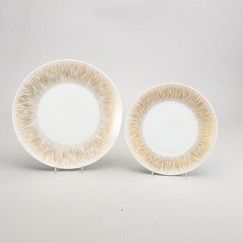 Raymand Loewy, a 56 pcs porcelain dinner service, Rosenthal, Tyskland.