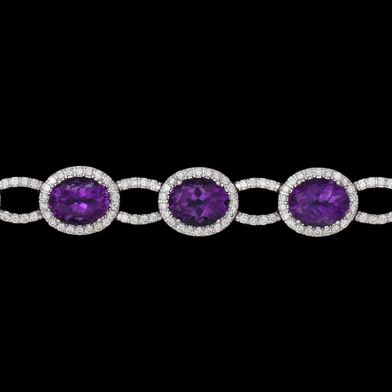 ARMBAND, fasettslipade ametister med briljantslipade diamanter, tot. 3.28 ct.