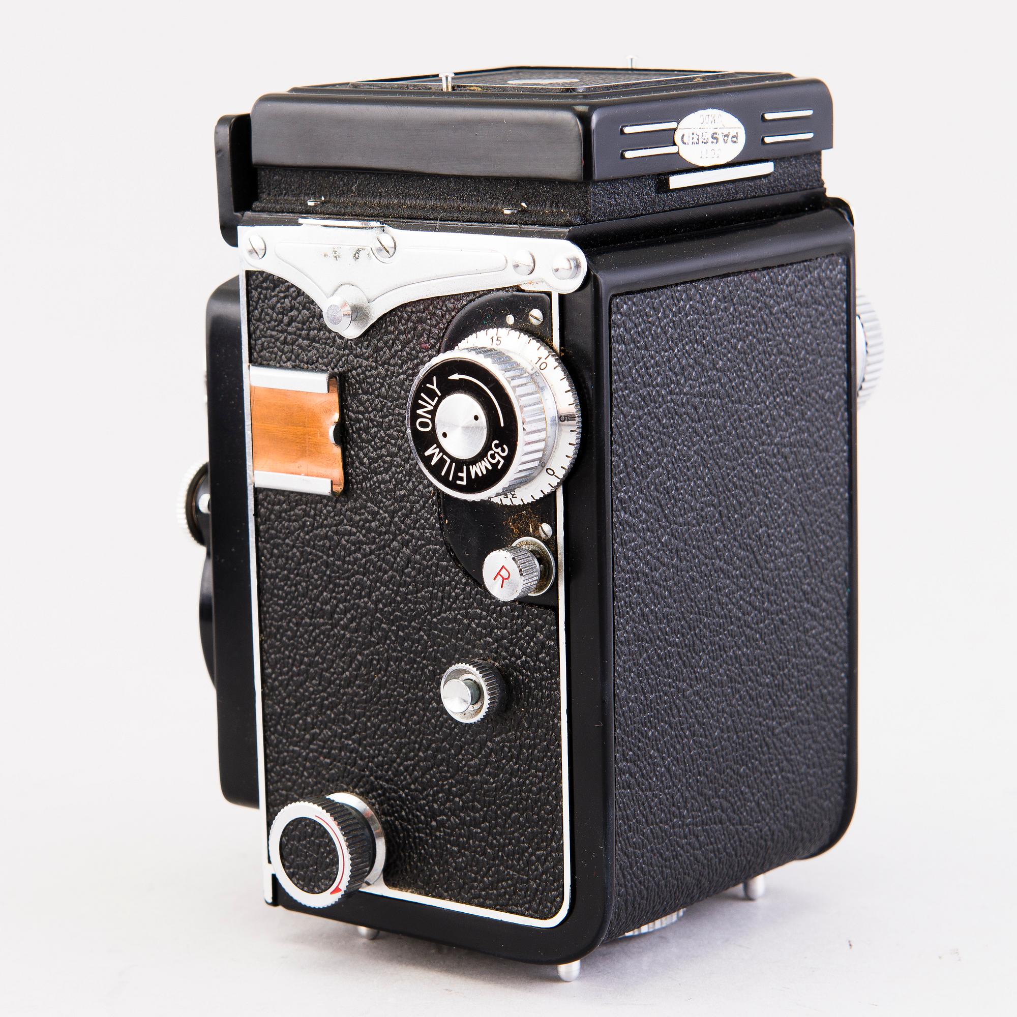 Set of five cameras, with accessories, 1920-50-tal.