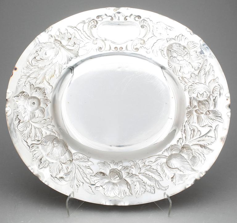 PRESENTERFAT, silver, Guldsmedsaktiebolalaget, Stockholm, 1934. Vikt ca 977 gram.