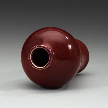A 'sang de boef' glazed Meiping vase, Qing dynasty, 1700-tal.